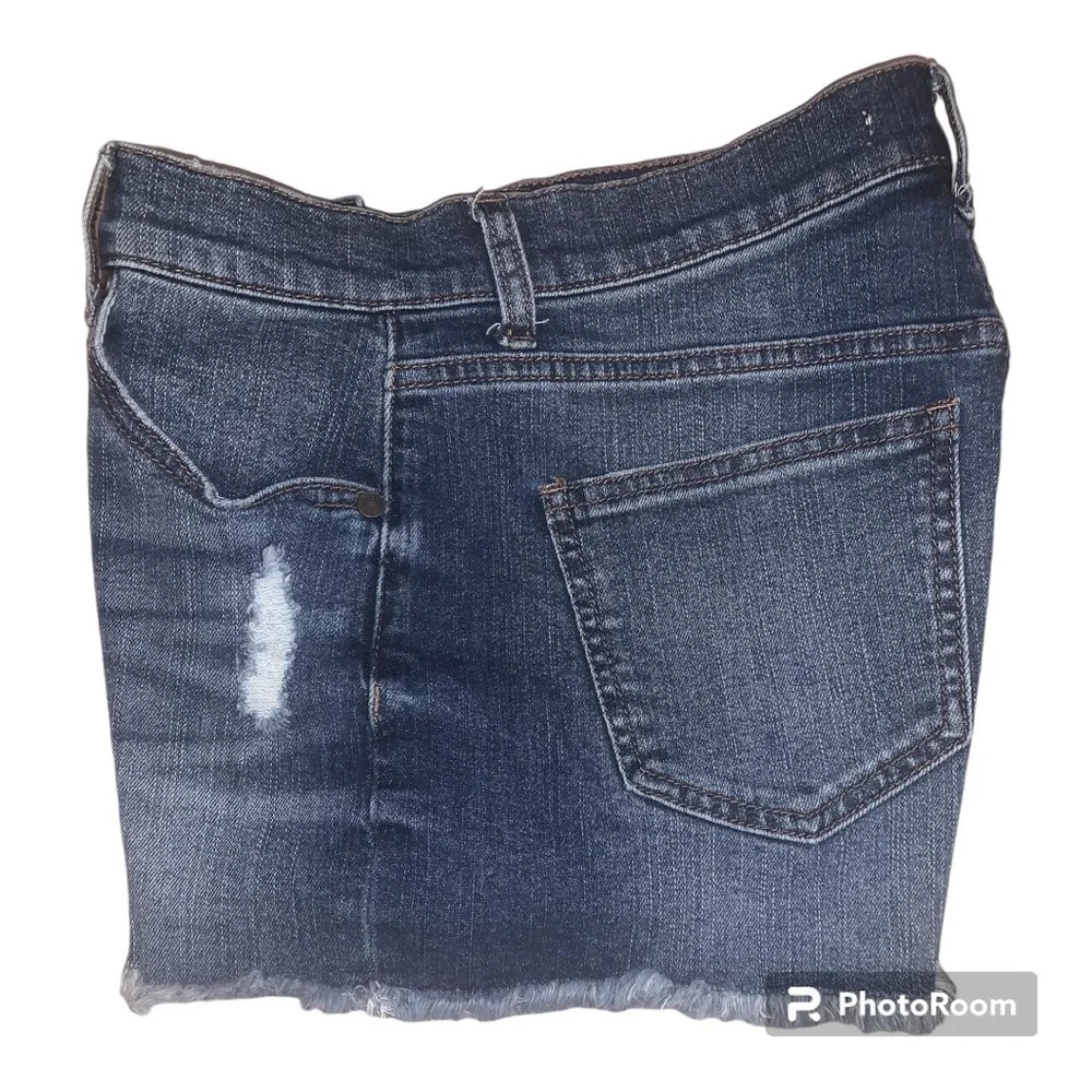REFUGE JEAN SHORTS - Picture 3 of 4